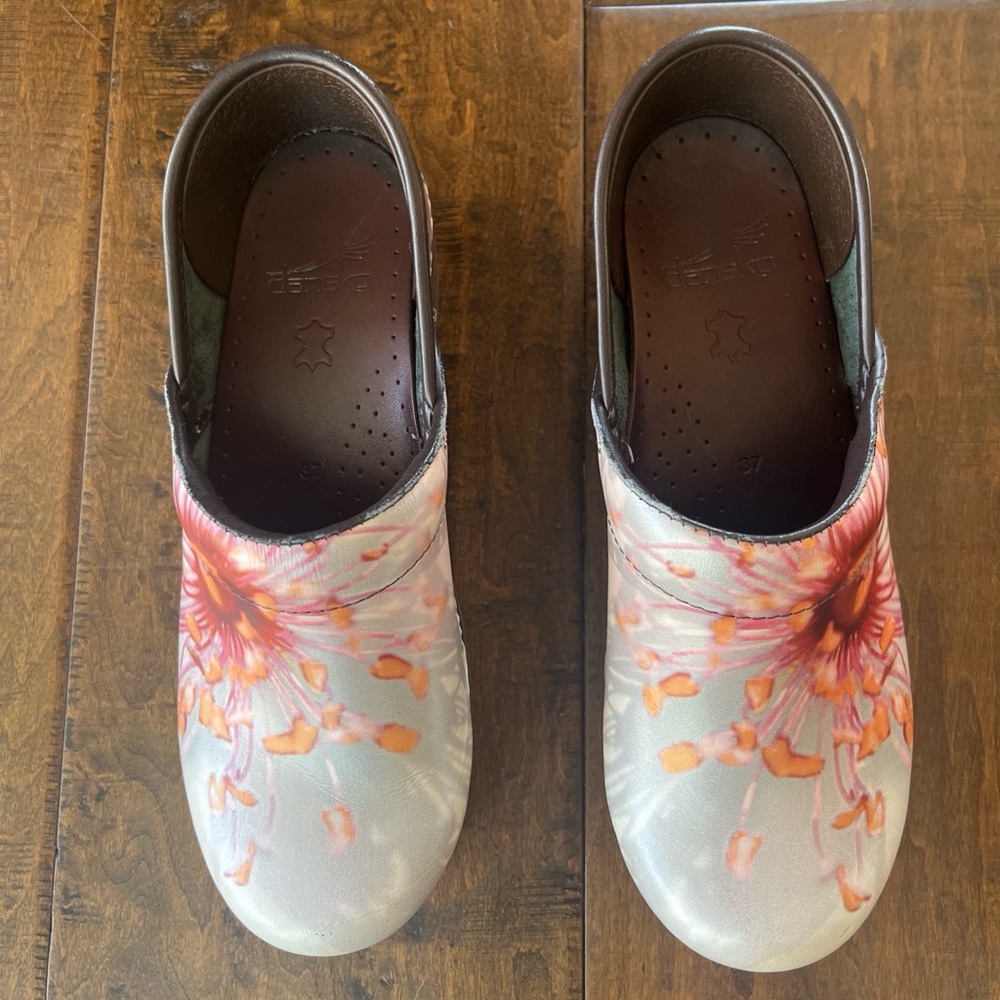Dansko professional silver floral clogs EU37 US7.5. - Picture 4 of 7